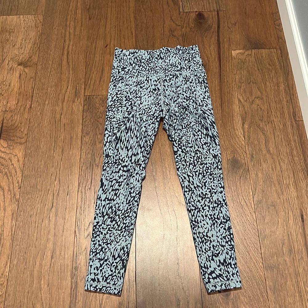 Athleta Salutation Stash Pocket 7/8 length